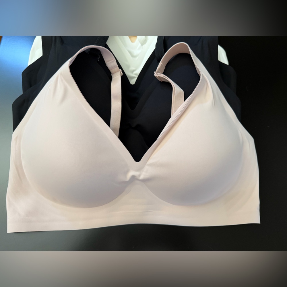6 Wireless Seamless Comfort Bras - Picture 2 of 4
